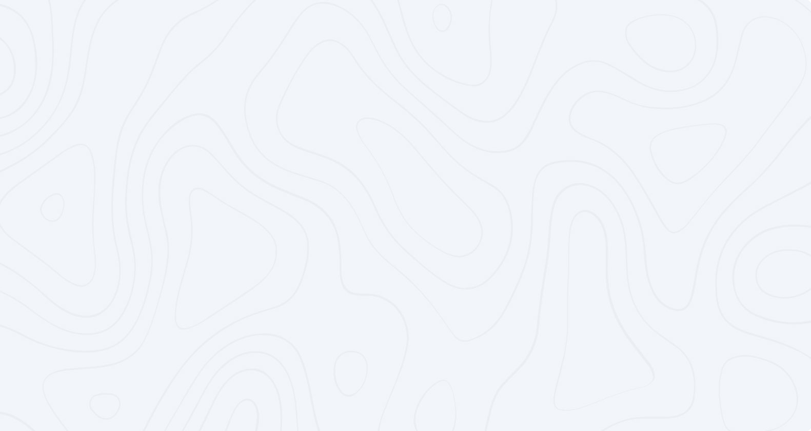 Persona usando una computadora para consultar un préstamo